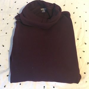 Maroon aerie turtle neck sweatshirt with pockets.